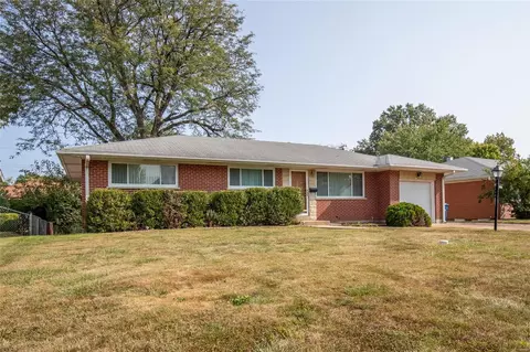 5911 Apple Valley Dr, Saint Louis, MO 63123