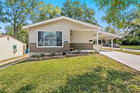 238 Lindy Blvd, Ballwin, MO 63021