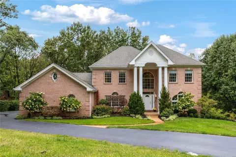 11047 Rambling Oaks Dr, Sunset Hills, MO 63128