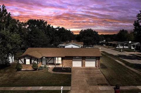 5264 Mild Dr, Saint Louis, MO 63129