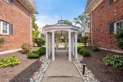 522 N Kirkwood Rd #2B, Saint Louis, MO 63122