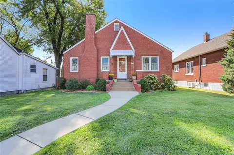 324 Lindenwood Ave, Saint Charles, MO 63301