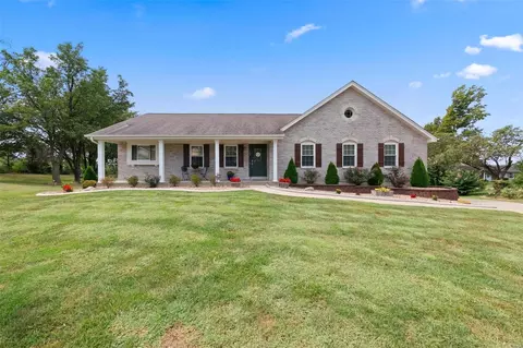 52 Piney Ridge Ct, Saint Charles, MO 63304