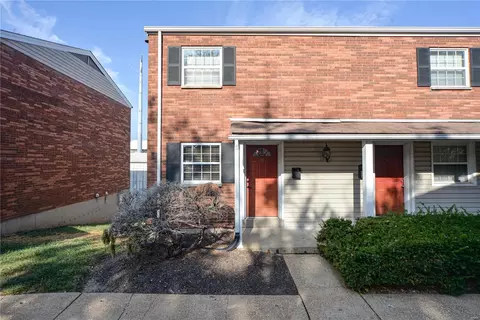 2711 Laclede Station Rd #2711D, Maplewood, MO 63143