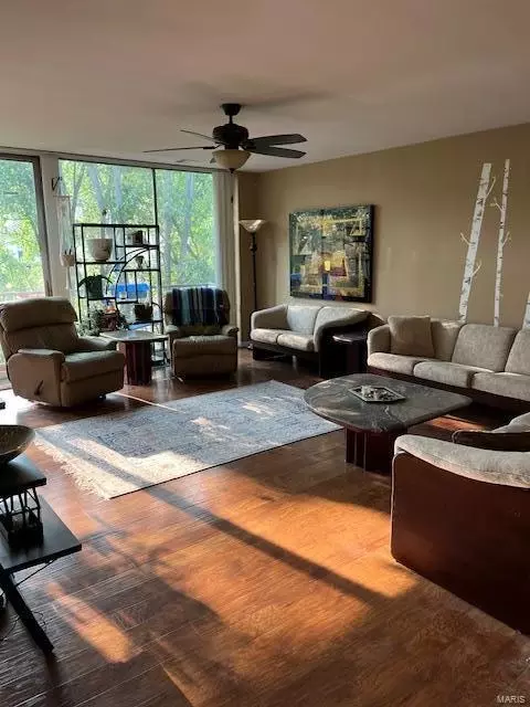 550 S Brentwood Blvd #3C, Saint Louis, MO 63105