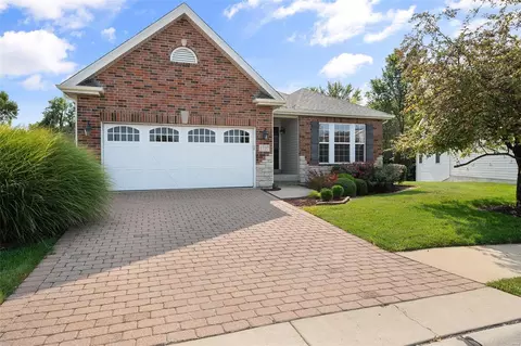 1737 Moss Rock Dr, Saint Charles, MO 63303