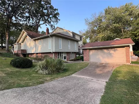 37 Saint George Pl, Saint Louis, MO 63119