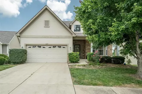 1629 Prospect Village Dr, Lake Saint Louis, MO 63367