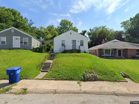934 Nassau Dr, Saint Louis, MO 63147