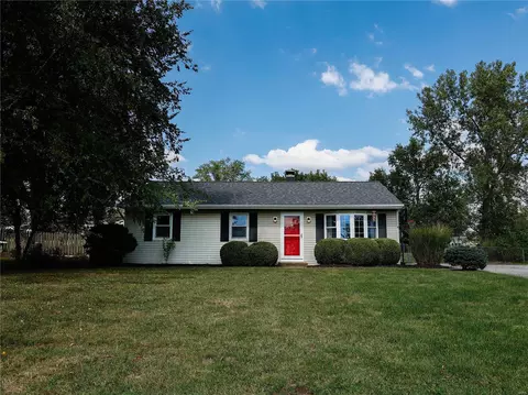 705 Joyce Ann Dr, Manchester, MO 63021