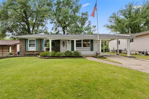614 Twigwood Dr, Ballwin, MO 63021
