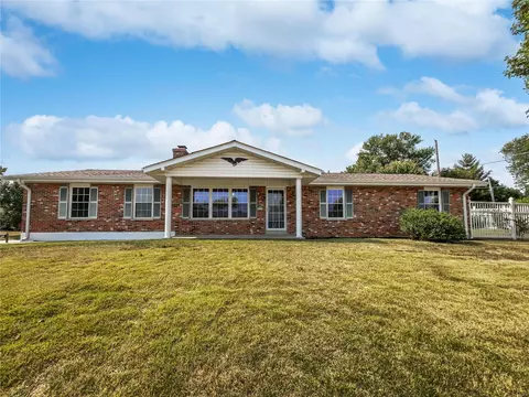 3111 Mamelles Dr, Saint Charles, MO 63301