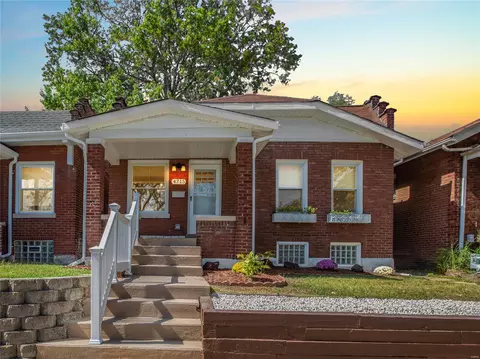 4715 Ray Ave, Saint Louis, MO 63116