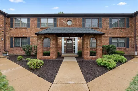7971 Royal Arms Ct #2, Saint Louis, MO 63123