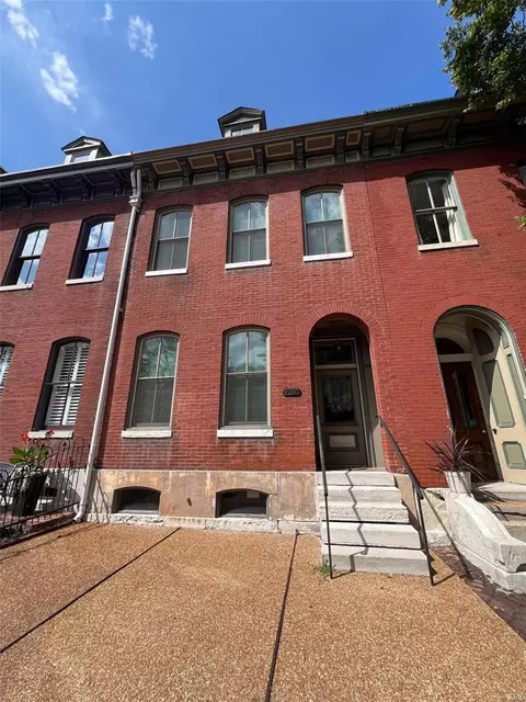 1207 Sidney St, Saint Louis, MO 63104