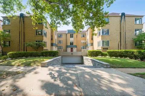7542 York Dr #3E, Saint Louis, MO 63105