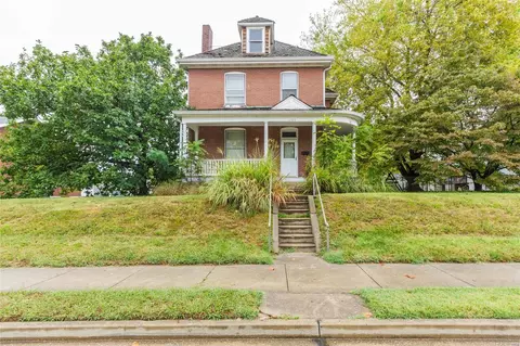 1105 N 5th St, Saint Charles, MO 63301