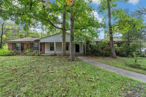 122 Frontenac Forest St, Saint Louis, MO 63131