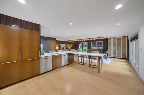 Kitchen - 429 Tamarack Dr, Ballwin, MO 63011 photo 5 of 7
