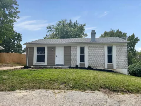 3067 Saint Daphne Dr, Saint Charles, MO 63301