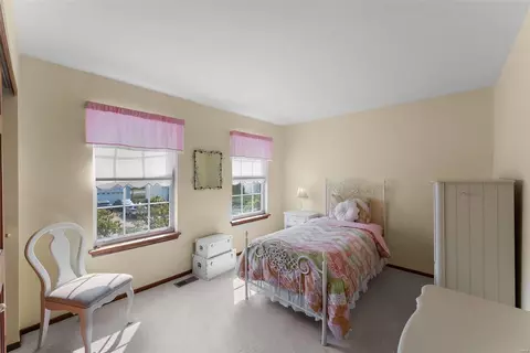 Bedroom - 2523 Barrett Springs Dr, Ballwin, MO 63021 photo 4 of 7