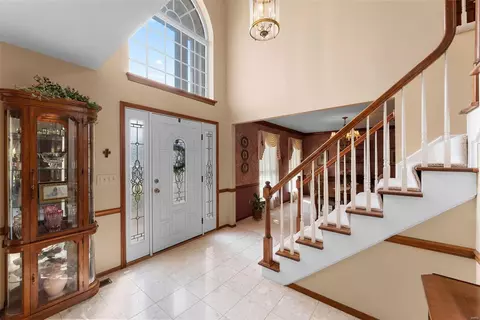 Entry Way - 2523 Barrett Springs Dr, Ballwin, MO 63021 photo 2 of 5