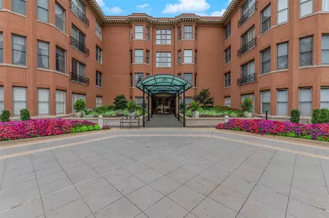 750 S Hanley Rd #200, Saint Louis, MO 63105