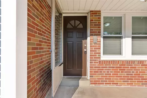Exterior - 9029 Patrick Dr, Saint Louis, MO 63114 photo 3 of 6
