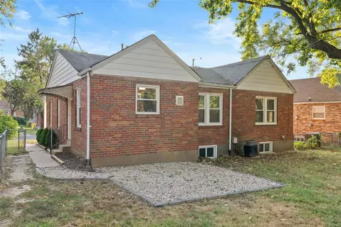 Exterior - 9029 Patrick Dr, Saint Louis, MO 63114 photo 4 of 6