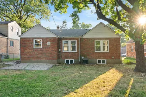 Exterior - 9029 Patrick Dr, Saint Louis, MO 63114 photo 5 of 6