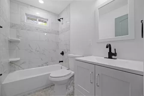 Bath - 701 Robert Ave, Ferguson, MO 63135 photo 2 of 2