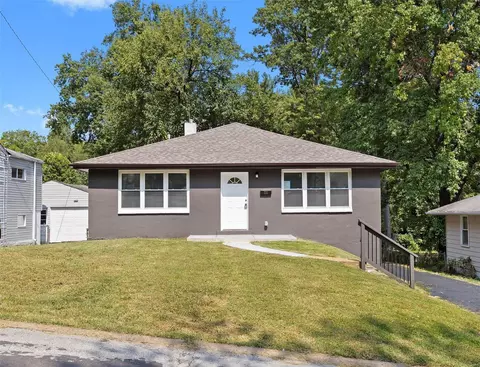 Exterior - 701 Robert Ave, Ferguson, MO 63135 photo 4 of 12