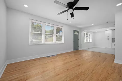 Living - 701 Robert Ave, Ferguson, MO 63135 photo 3 of 3