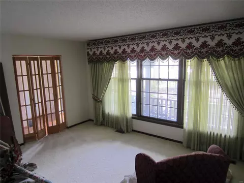 Living - 951 Feise Rd, O'fallon, MO 63368 photo 1 of 5