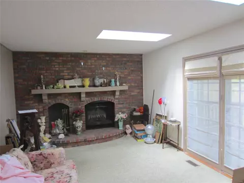 Living - 951 Feise Rd, O'fallon, MO 63368 photo 4 of 5