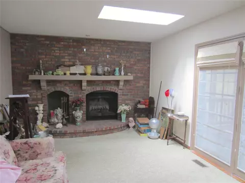 Living - 951 Feise Rd, O'fallon, MO 63368 photo 3 of 5