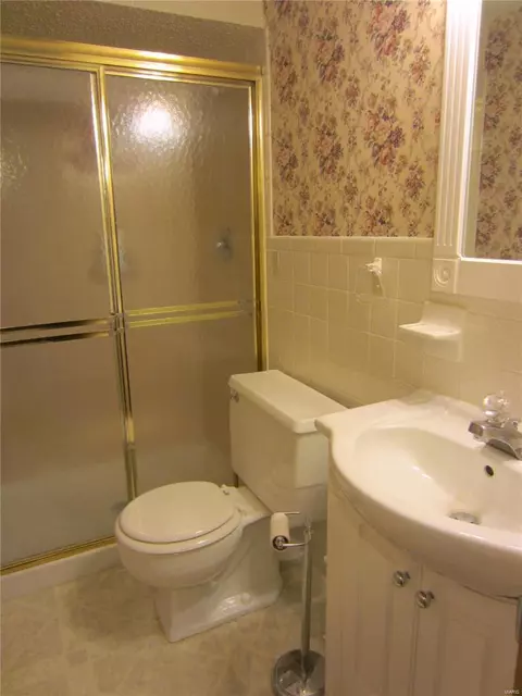 Bath - 951 Feise Rd, O'fallon, MO 63368 photo 4 of 4