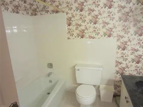 Bath - 951 Feise Rd, O'fallon, MO 63368 photo 1 of 4