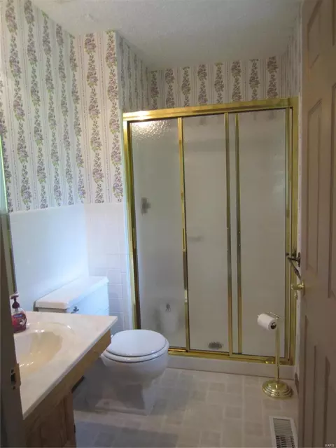 Bath - 951 Feise Rd, O'fallon, MO 63368 photo 3 of 4
