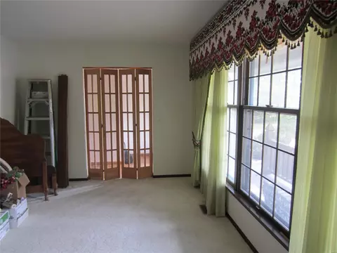 Living - 951 Feise Rd, O'fallon, MO 63368 photo 2 of 5