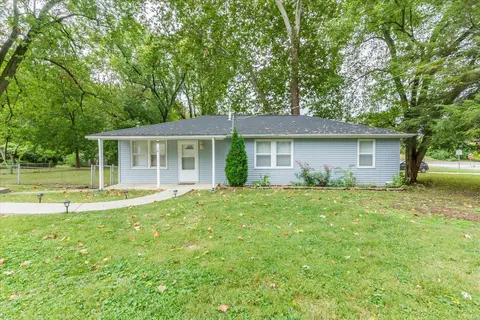 16 Marie Dr, Saint Charles, MO 63301