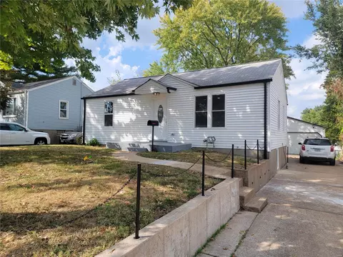 9717 Echo Ln, Saint Louis, MO 63114