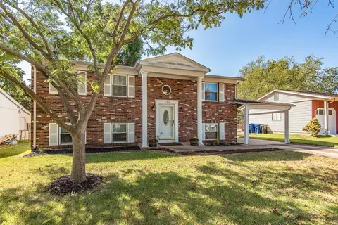 999 Tree Trails Ln, Fenton, MO 63026
