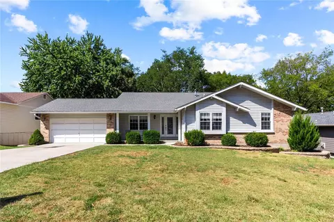 209 Shirewood Dr, Saint Charles, MO 63303