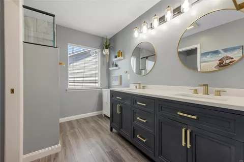 Bath - 1075 Johanna Dr, Ballwin, MO 63021 photo 2 of 5