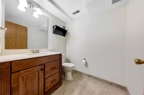 Bath - 1075 Johanna Dr, Ballwin, MO 63021 photo 5 of 5