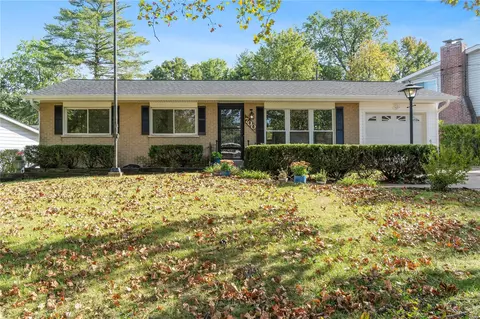 700 Samoa Dr, Saint Louis, MO 63126