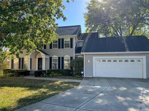 900 Claycrest Dr, Saint Charles, MO 63304