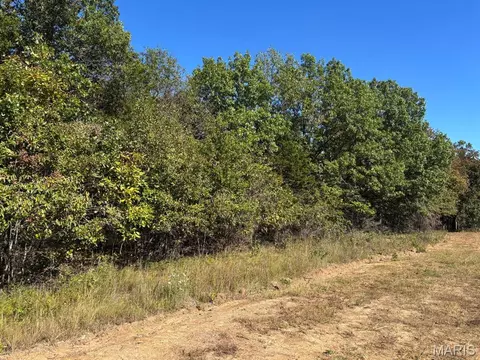 17 Halyon Rd, Perry, MO 63462