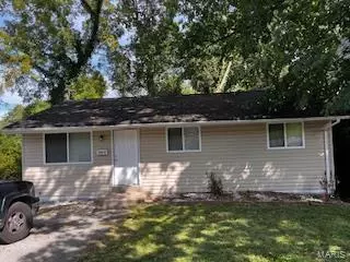 8816 Blewett Ave, Saint Louis, MO 63136